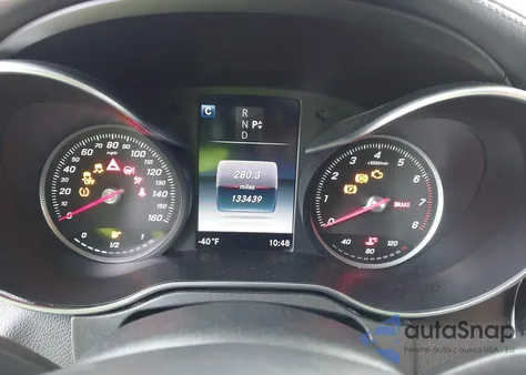 2016 Mercedes-Benz C 300 Luxury/Sport z USA, uszkodzony, nr VIN 55SWF4JB2GU097101